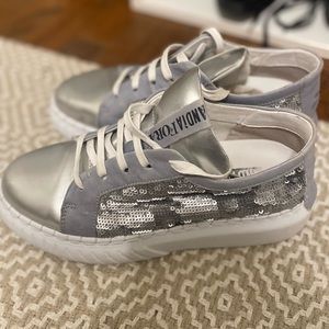 Size 38 andia fora sneakers in great condition